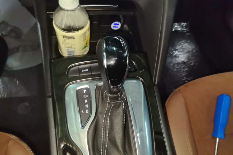 Used Buick Regal 2019 20T Elite Version China VI Standard Gear Lever