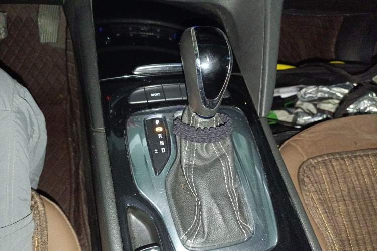 Used Buick Regal 2019 20T Elite Version China VI Standard Gear Lever