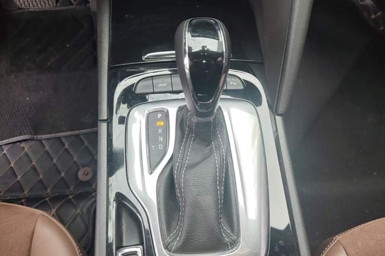 Used Buick Regal 2019 20T Elite Version China V Standard Gear Lever