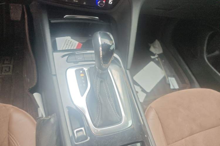 Used Buick Regal 2019 20T Elite Version China VI Standard Gear Lever
