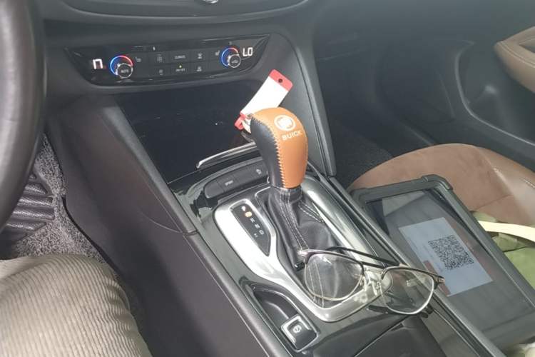 Used Buick Regal 2019 20T Elite Version China VI Standard Gear Lever