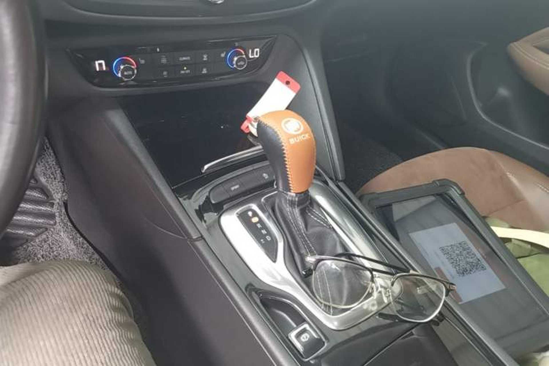 Used Buick Regal 2019 20T Elite Version China VI Standard Gear Lever