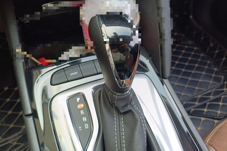 Used Buick Regal 2019 20T Elite Version China VI Standard Gear Lever