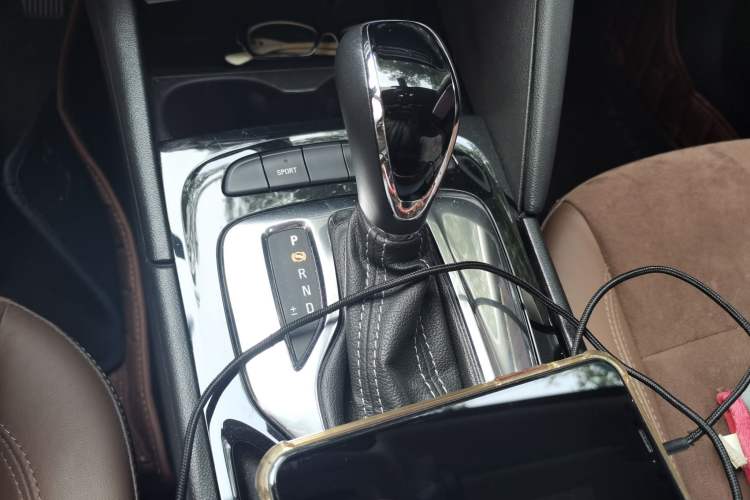 Used Buick Regal 2019 20T Elite Version China VI Standard Gear Lever