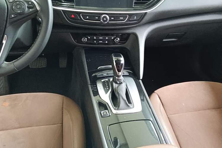 Used Buick Regal 2019 20T Elite Version China V Standard Gear Lever