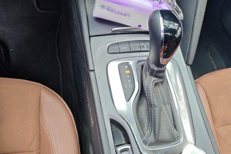 Used Buick Regal 2019 20T Elite Version China VI Standard Gear Lever