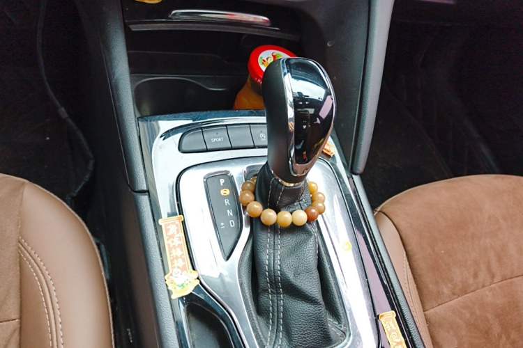 Used Buick Regal 2019 20T Elite Version China VI Standard Gear Lever