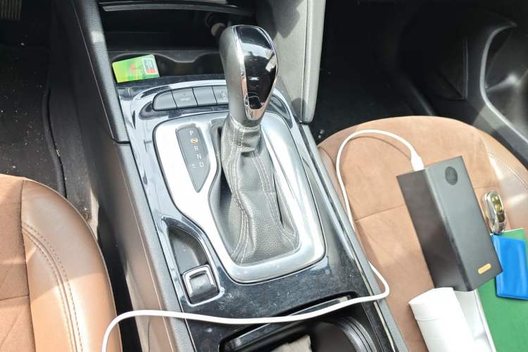 Used Buick Regal 2019 20T Elite Version China VI Standard Gear Lever