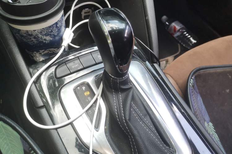 Used Buick Regal 2019 20T Elite Version China VI Standard Gear Lever