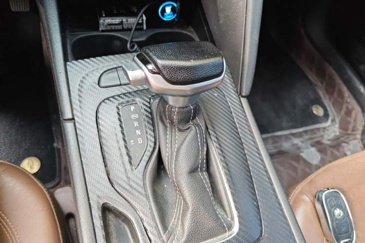 Used Buick Regal 2019 20T Elite Version China VI Standard Gear Lever