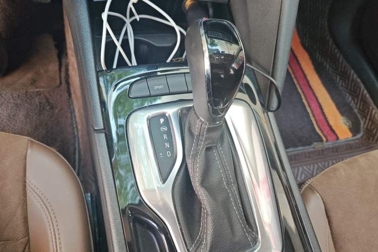 Used Buick Regal 2019 20T Elite Version China VI Standard Gear Lever