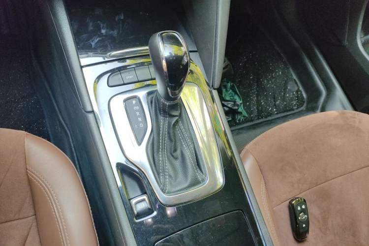 Used Buick Regal 2019 20T Elite Version China VI Standard Gear Lever