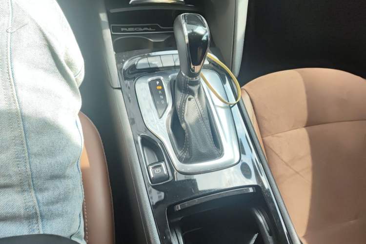 Used Buick Regal 2019 20T Luxury Model China VI Standard Gear Lever