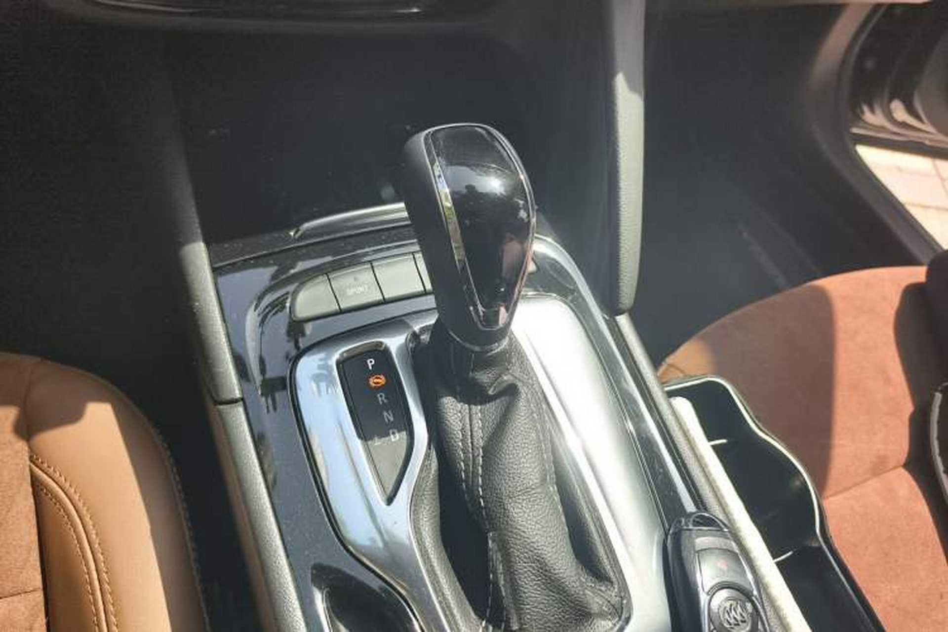 Used Buick Regal 2019 20T Elite Version China VI Standard Gear Lever