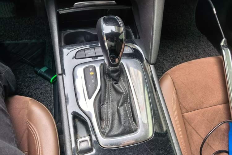 Used Buick Regal 2019 20T Elite Version China VI Standard Gear Lever