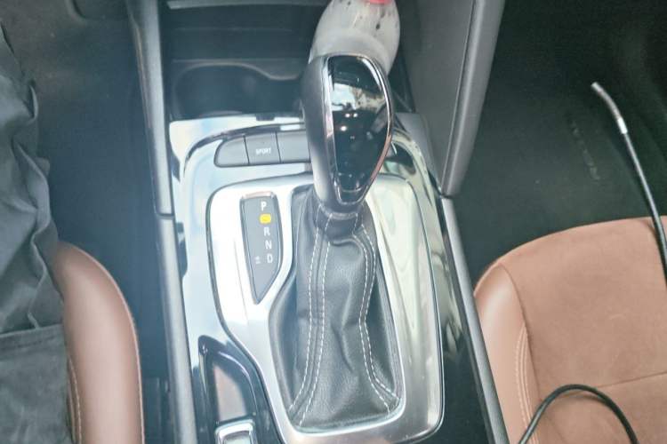 Used Buick Regal 2019 Revised 20T Luxury Version China VI Standard Gear Lever