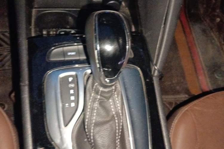 Used Buick Regal 2019 20T Elite Version China VI Standard Gear Lever