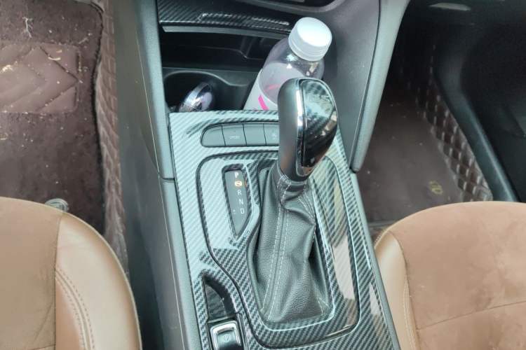 Used Buick Regal 2019 20T Elite Version China VI Standard Gear Lever