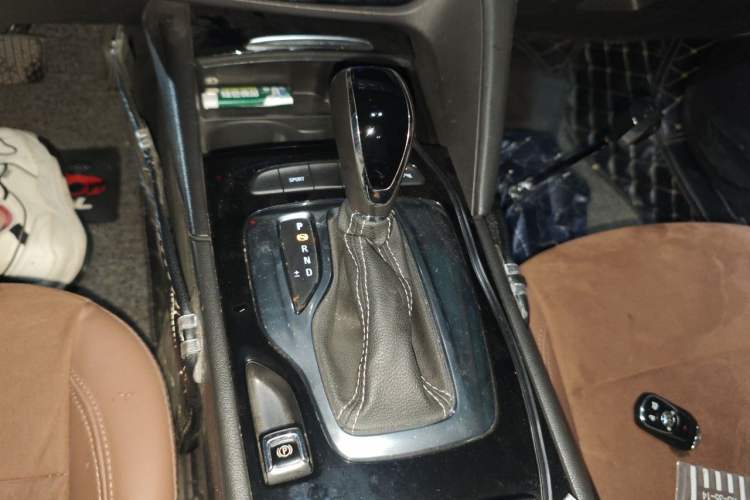 Used Buick Regal 2019 20T Luxury Model China VI Standard Gear Lever