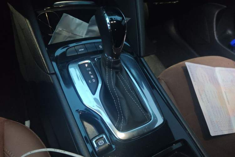 Used Buick Regal 2019 20T Elite Version China VI Standard Gear Lever