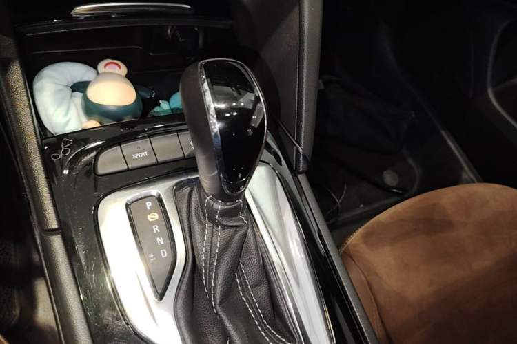 Used Buick Regal 2019 20T Luxury Model China VI Standard Gear Lever
