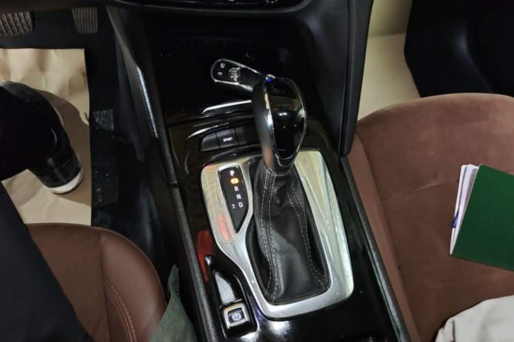 Used Buick Regal 2019 20T Elite Version China VI Standard Gear Lever