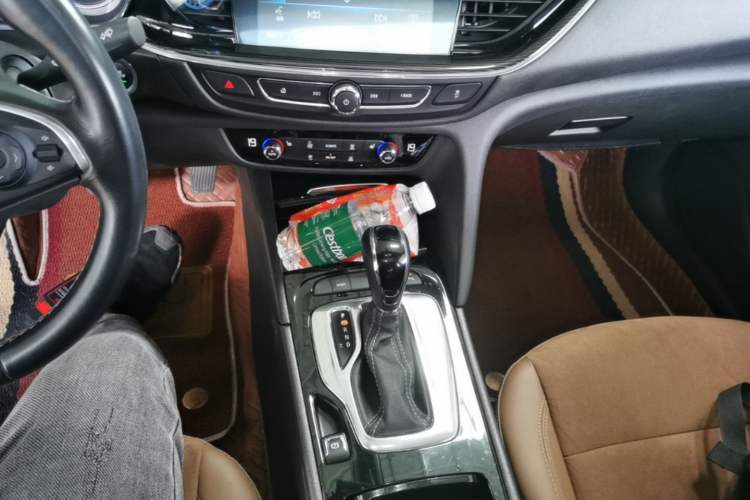 Used Buick Regal 2019 20T Luxury Model China VI Standard Gear Lever