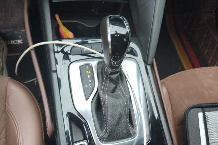 Used Buick Regal 2019 20T Elite Version China VI Standard Gear Lever