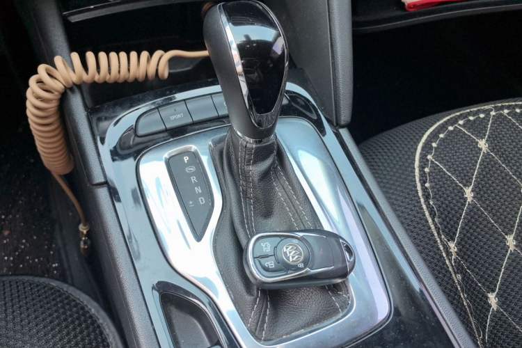 Used Buick Regal 2019 20T Elite Version China VI Standard Gear Lever