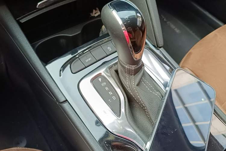 Used Buick Regal 2019 20T Elite Version China V Standard Gear Lever