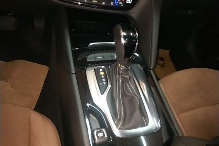 Used Buick Regal 2019 28T Luxury Edition China VI Gear Lever