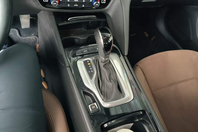 Used Buick Regal 2019 20T Elite Version China VI Standard Gear Lever