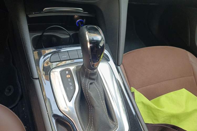 Used Buick Regal 2019 20T Elite Version China VI Standard Gear Lever