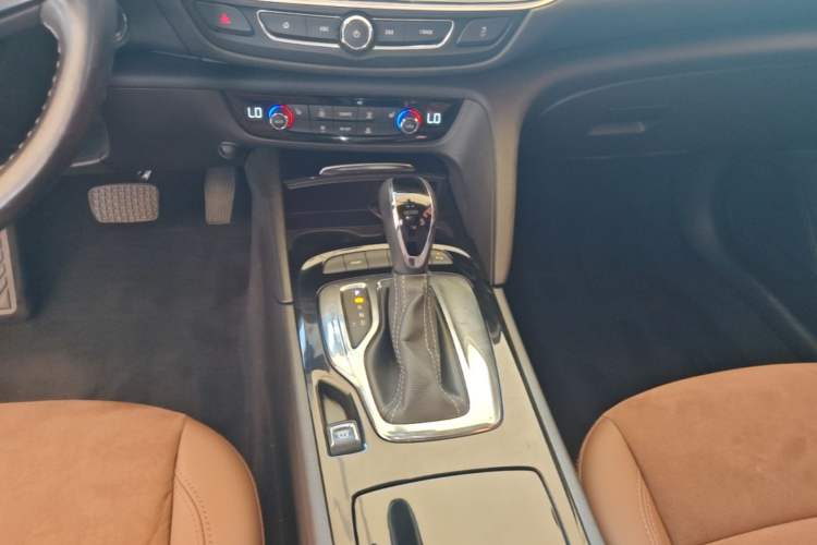 Used Buick Regal 2019 20T Elite Version China V Standard Gear Lever