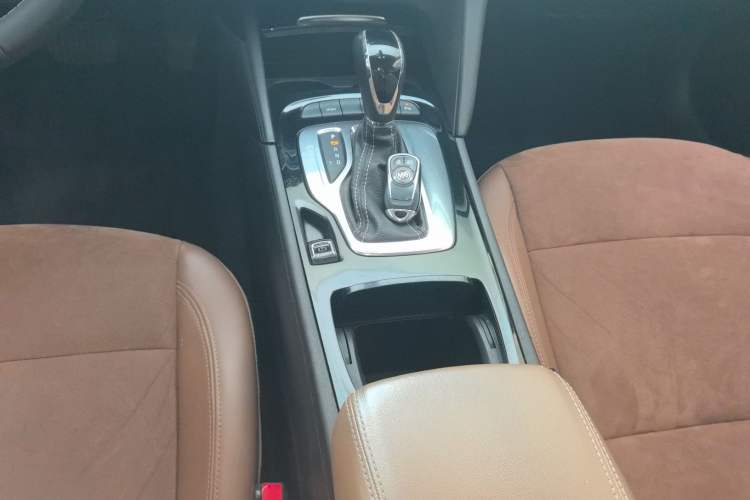 Used Buick Regal 2019 20T Elite Version China VI Standard Gear Lever