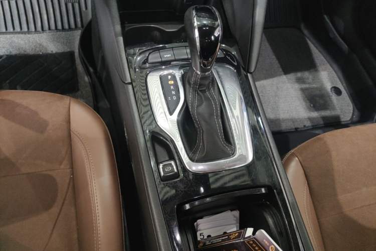 Used Buick Regal 2019 20T Elite Version China VI Standard Gear Lever