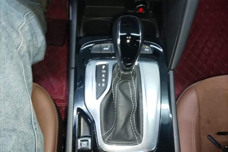 Used Buick Regal 2019 20T Elite Version China VI Standard Gear Lever