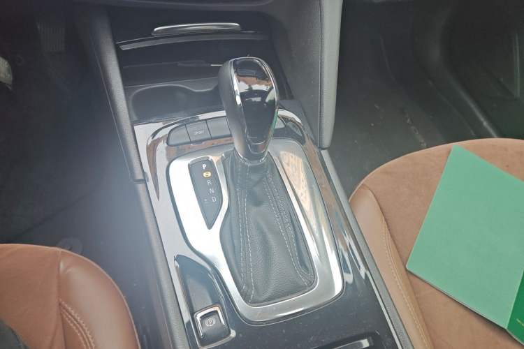 Used Buick Regal 2019 20T Elite Version China VI Standard Gear Lever