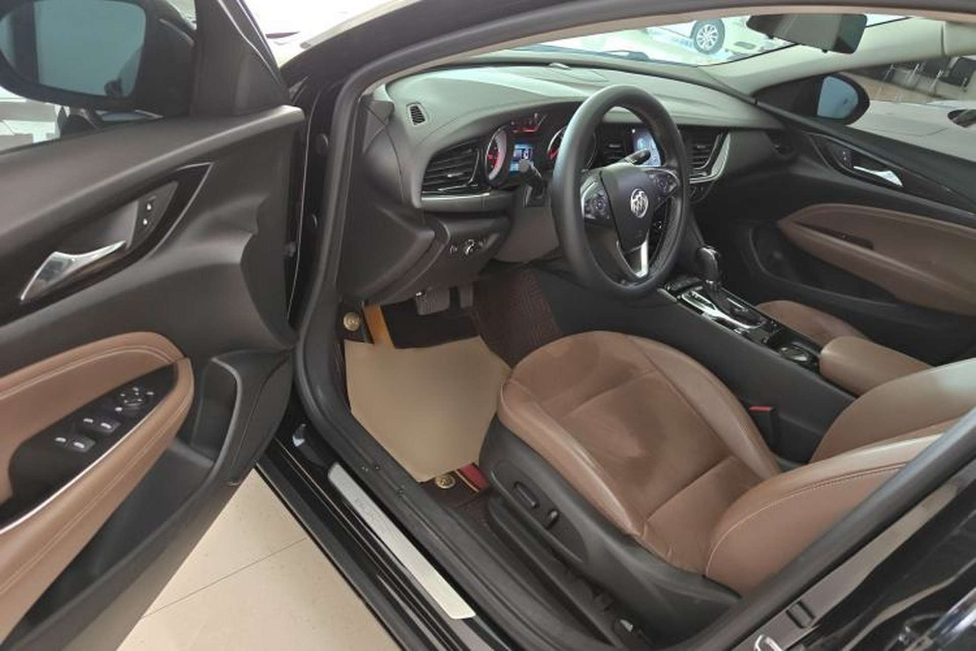 Used Buick Regal 2019 20T Elite Version China VI Standard Interior 4