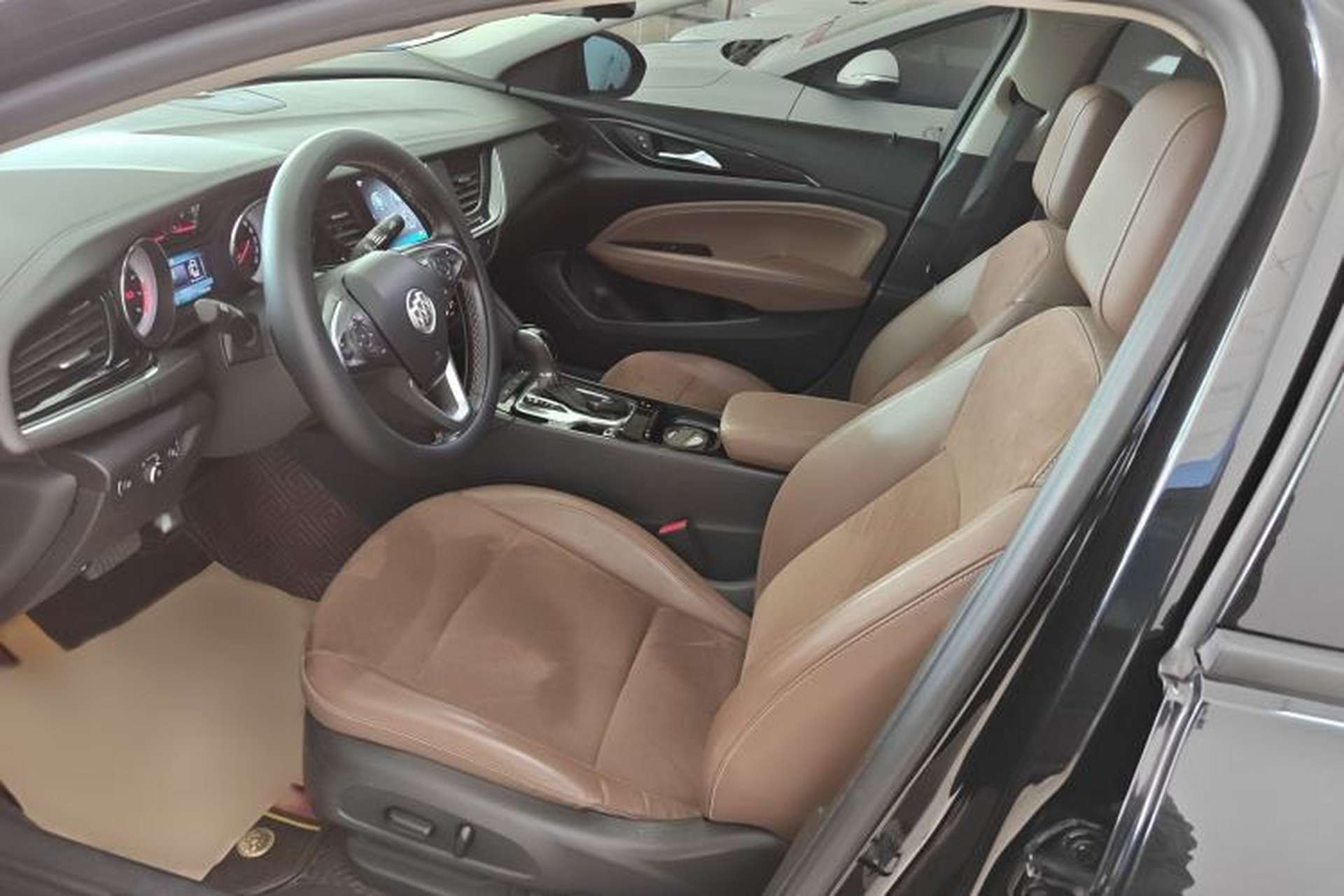 Used Buick Regal 2019 20T Elite Version China VI Standard Interior 5