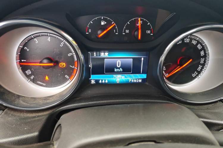 Used Buick Regal 2019 20T Elite Version China VI Standard Odometer Close Up