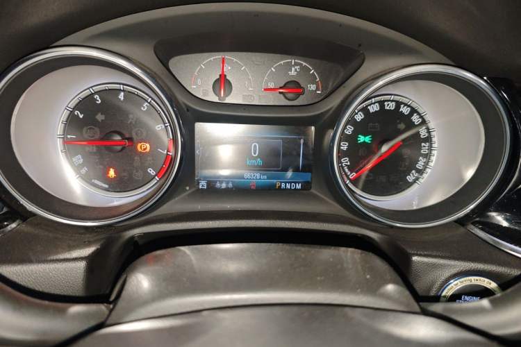 Used Buick Regal 2019 20T Luxury Model China VI Standard Odometer Close Up
