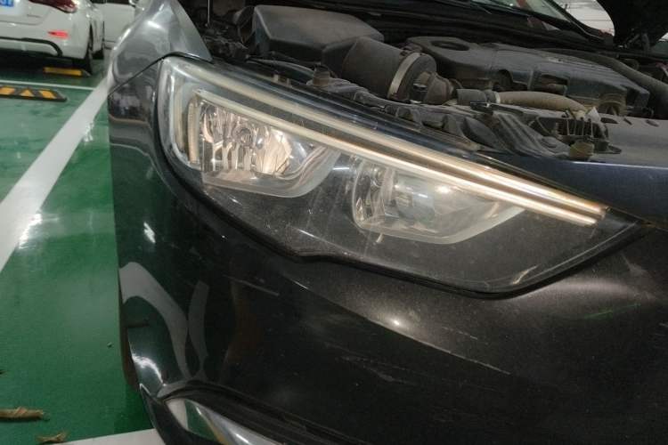 Used Buick Regal 2019 20T Elite Version China VI Standard Right Front Headlight