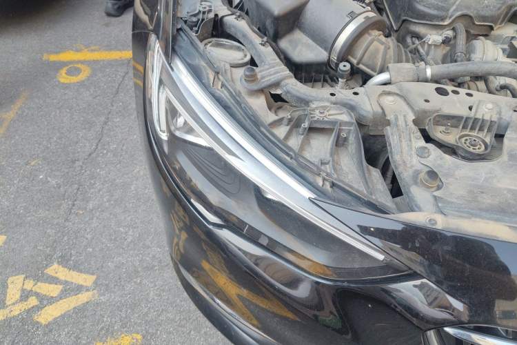 Used Buick Regal 2019 20T Elite Version China VI Standard Right Front Headlight