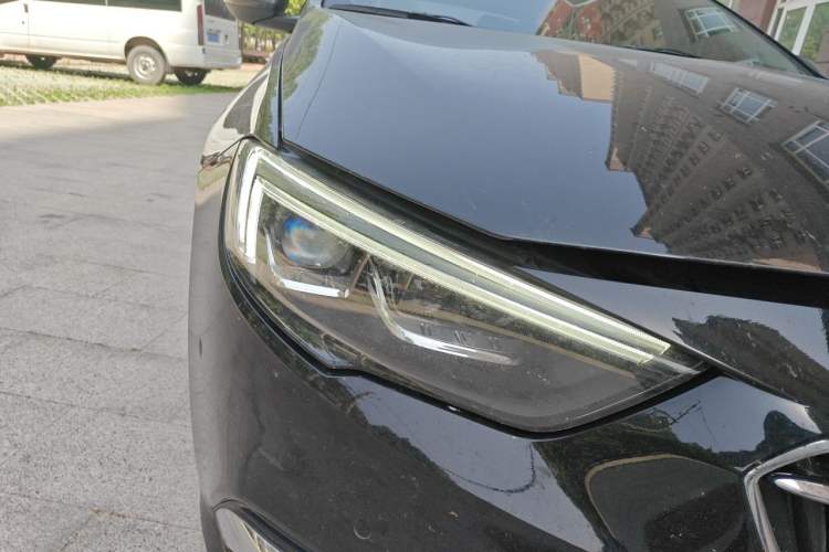 Used Buick Regal 2019 Revised 20T Luxury Version China VI Standard Right Front Headlight