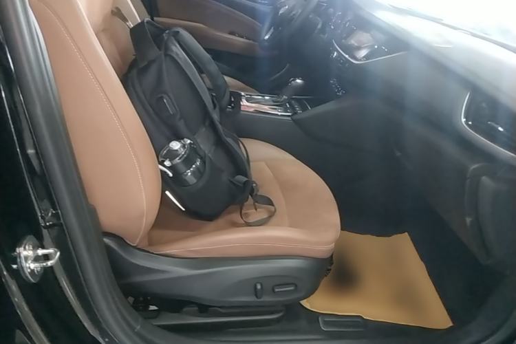 Used Buick Regal 2019 28T Luxury Edition China VI Right Front Seat
