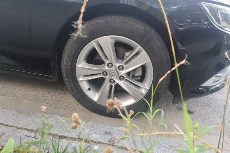 Used Buick Regal 2019 20T Elite Version China VI Standard Right Front Wheel Hub