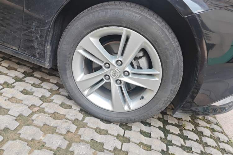 Used Buick Regal 2019 20T Elite Version China VI Standard Right Front Wheel Hub
