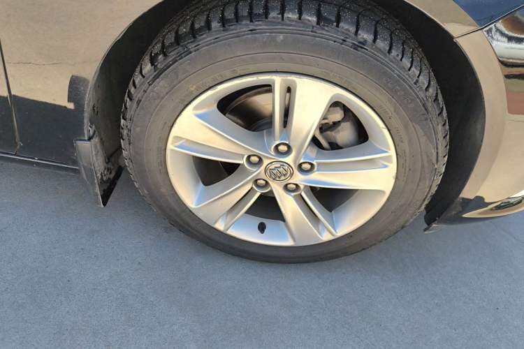 Used Buick Regal  Right Front Wheel Hub