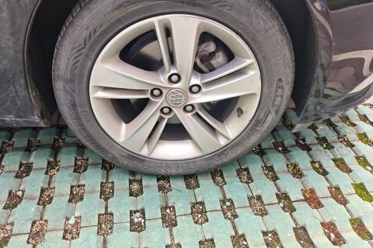 Used Buick Regal 2019 20T Elite Version China VI Standard Right Front Wheel Hub